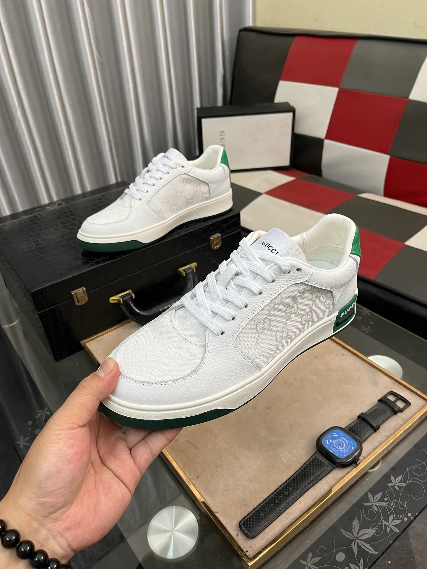 Men's shoes💰420⌚️⌚️[GUCCI] Gucci men's casual shoes are absolutely popular🔥The ultimate matching item for trendy men! The charm of super texture is unstoppable. This is the main recommendation. The upper is made of high-quality cowhide, with pig lining feet and wear-resistant rubber sole. It is noble and elegant! Extremely comfortable🎁🎁You can be as handsome as you want💪 Available in sizes 38-44 and 3️⃣colors